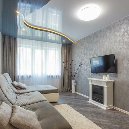 Apartment Dom Kino Minsk Bagian luar foto