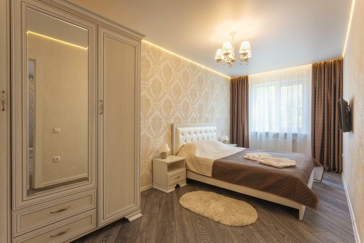 Apartment Dom Kino Minsk Bagian luar foto