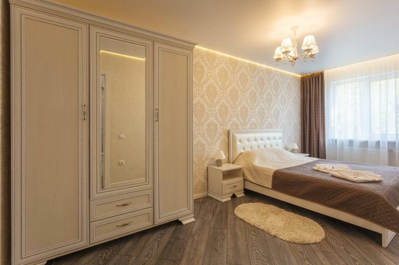 Apartment Dom Kino Minsk Bagian luar foto