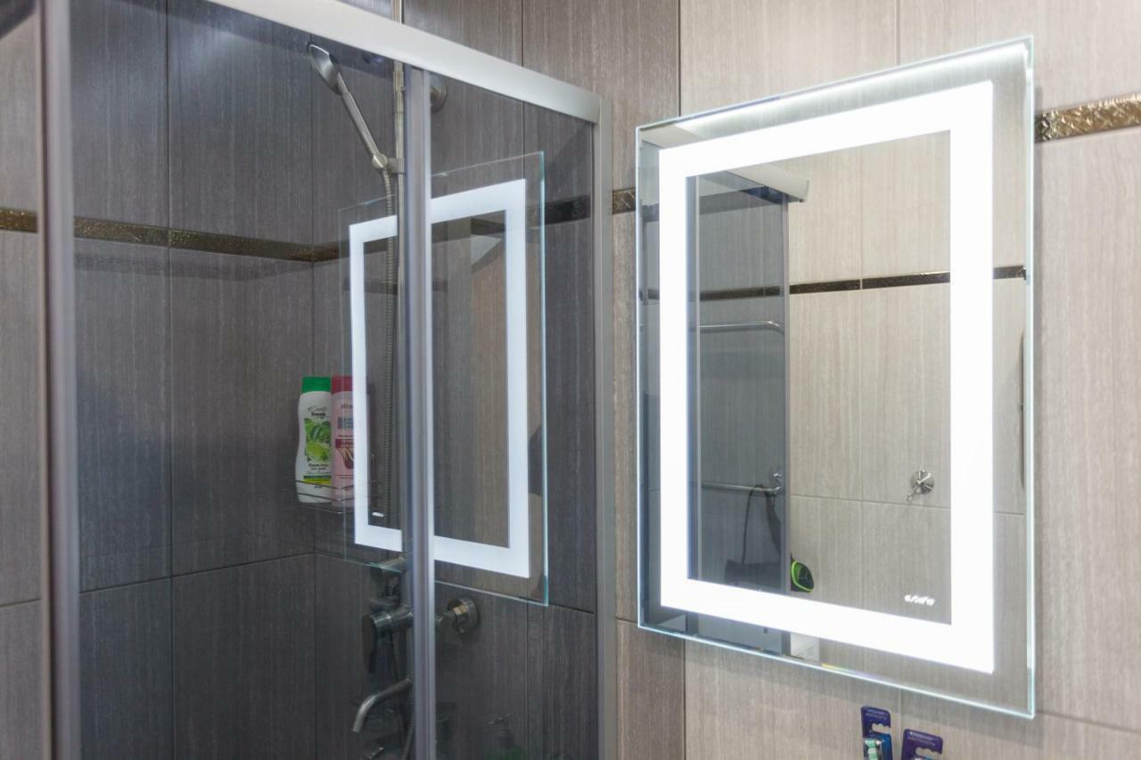 Apartment Dom Kino Minsk Bagian luar foto